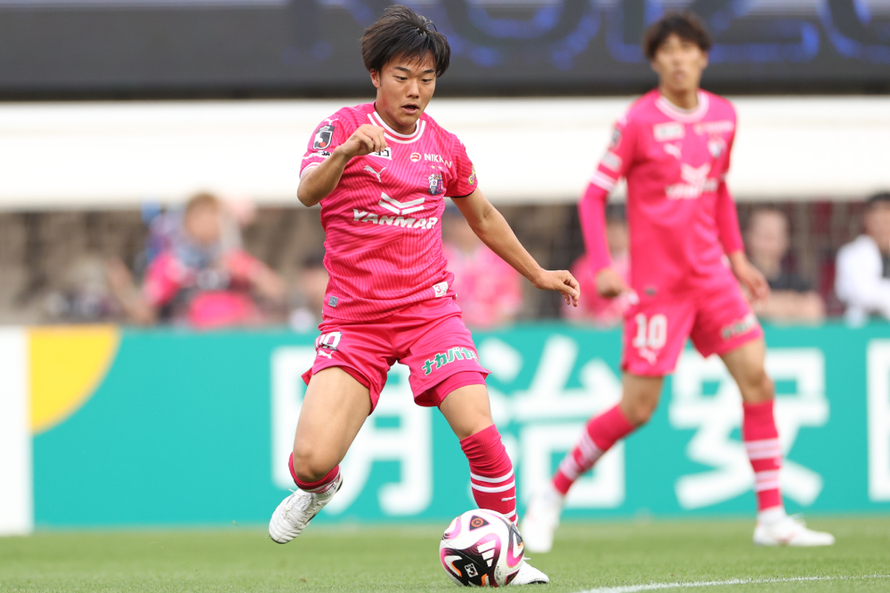 サッカーウェア　セレッソ大阪　サイン入り　インナーシャツ　清武弘嗣　山口蛍　など サッカーウェア セレッソ大阪 サイン入り インナーシャツ 清武